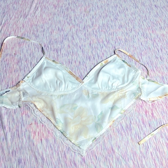 SMALL LACE FLOWER TIE KNOT CROP TOP - Picture 5 of 5